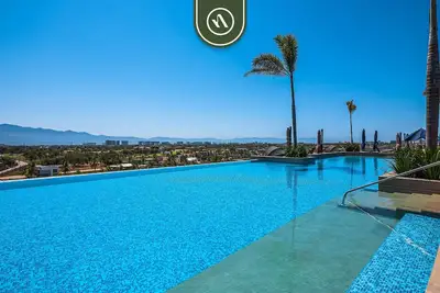 Image de Cozy Apt with Private Terrace - Pool - King Beds