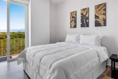 Image de Equipped 3br House - Pool - Gym - 5 min to Beach