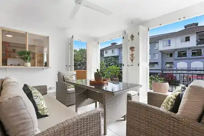 Image de Letizia Lakes - Serene Poolside Apartment | Near Botanic Gardens & Town