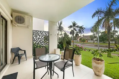 Image de Zen Coastal Hideaway: Modern ~ Hospital ~ Beach