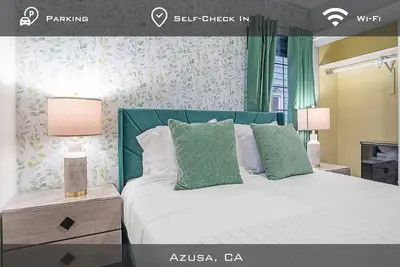 Image de Contemporary Retreat of Azusa-Sleeps 8