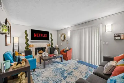 Image de 2 Lux King Beds - Short Walk to Truist Park