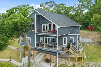 Image de Driftwood Lodge: Boat Dock, Game Room & Lake Views