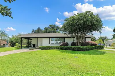 Image de Newly renovated 3 Bed/3 Bath house with pool and hot tub in lovely Pensacola