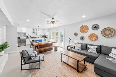 Image de Colony Retreat | 4 Br | Centrally Located