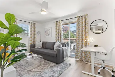 Image de Downtown Apt w/ King Bed-1 Block to Mill Ave/Asu