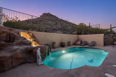 Image de 7, 000 Sqft Home | pool | Movie Theater | Sauna