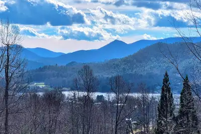 Image de Prime Mountain & Lake Views, Family Friendly, Couples Getaway, Firepit, Gameroom