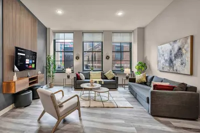 Image de Luxe Flat w/ Heated Pool & Sauna • Gym•Heart of Dt
