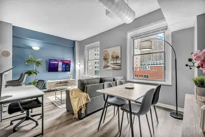 Image de Modern 1b in Heart of Downtown • Pool & Spa • Gym