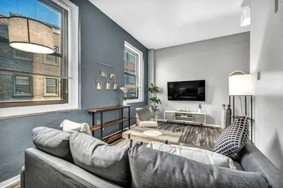 Image de Modern Loft in Heart of Downtown • Pool & Spa • Gym