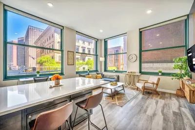 Image de Luxe Flat w/ Heated Pool & Sauna • Gym•Heart of Dt