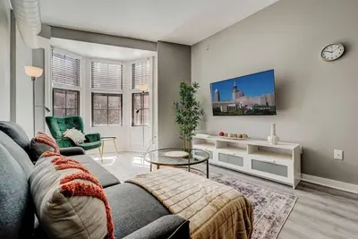 Image de Modern 2bd in Heart of Downtown • Pool/Sauna • Gym