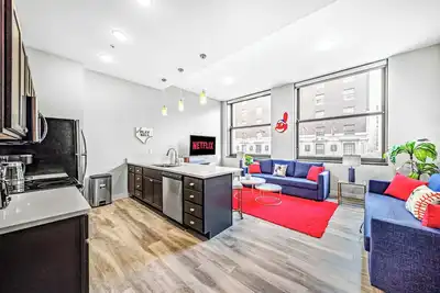 Image de Luxe Flat w/ Heated Pool & Sauna • Gym•Heart of Dt