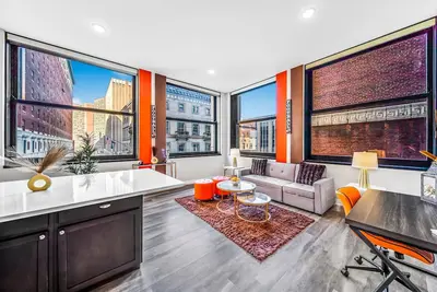 Image de Luxe Flat w/ Heated Pool & Sauna • Gym•Heart of Dt
