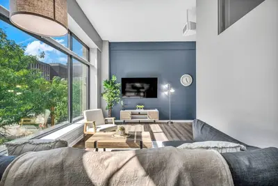 Image de Huge Loft in Heart of Downtown • Pool & Spa • Gym