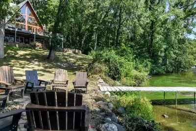 Image de Lakefront A-Frame, Stunning Views, Private Dock