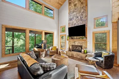 Image de Blessings Flow ~ 4br Riverfront ~ Hot Tub, Fire Pit