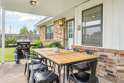 Image de The Full House—10 beds~Near Rose District~Shuffleboard~Poker Room~Game Room