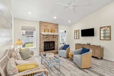 Image de Family Friendly Island Home | Central Location