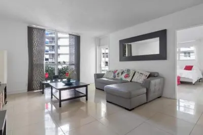 Image de 2-bedroom apartment in fabulous Hollywood with Ac