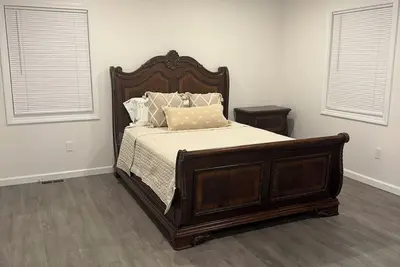 Image de Cozy & fully remodeled 4-bedroom house in fantastic Litchfield with central air