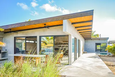 Image de Luxury beachfront villa with splash pool, ocean views & dog-friendly vibes