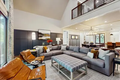 Image de Charming 5br house with Full Kitchen, Huge screened in porch and Gas Grill