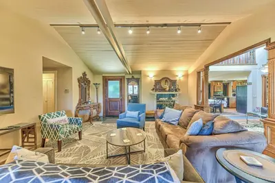 Image de Where Tranquility Meets Comfort in Carmel Valley. Stunning view of Mountains!