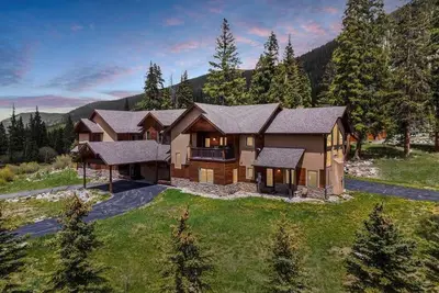 Image de Blue River Escape | Hot Tub, Views & Game Room