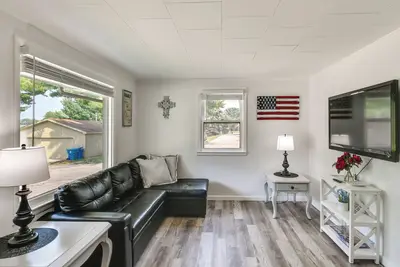 Image de Steps to Water + Boating: Houghton Lake Retreat