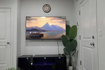 Image de Modern 2-Bedroom near Hospital, Ymca, Cineplex, Grocery Stores