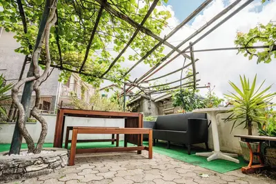Image de {The Terrace of Cerese}-parking space and garden