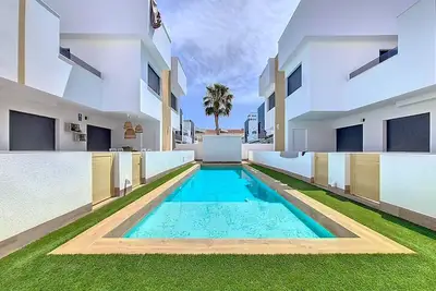 Image de Penthouse proche de la plage avec piscine