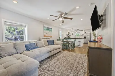 Image de The Crystal Cove has Boat parking & pet friendly.