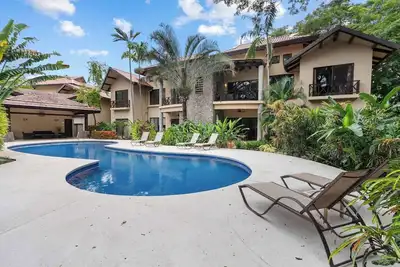 Image de Modern Island-Themed Condo with Floor-to-Ceiling Windows & Garden and Pool Views