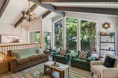 Image de New! Modern Forest Escape | Near Hikes & Lake
