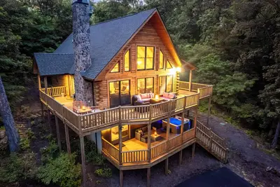 Image de New Build! Log Cabin with Hot Tub in Wintergreen