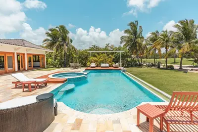 Image de 5br | 16 Guests | Private Pool | Garden View