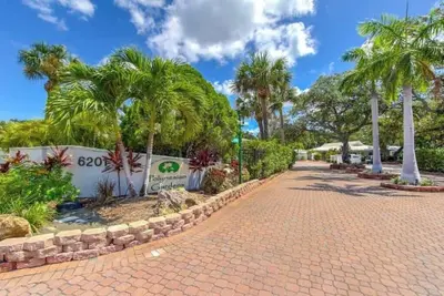 Image de Polynesian Gardens 1116