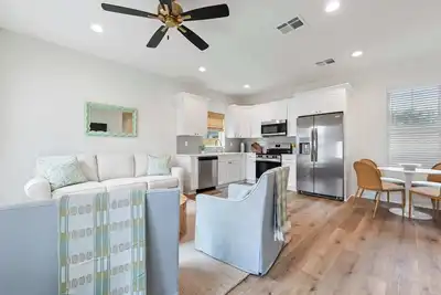 Image de New Champion Cottage | 2br Retreat Near Sportsplex