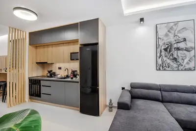 Image de New Luxury Apartment near Center with Garden View