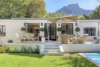 Image de Stylish Renovated Home in Leafy Newlands