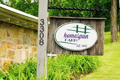 Image de Historic Farmhouse Retreat with Modern Luxury & Peaceful Views