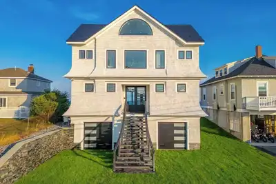 Image de Brand New Home | Ocean Views | Wolf Appliances