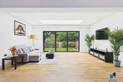 Image de Modern 4 Bedroom Spacious House with Garden and Free Parking