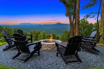 Image de Brand new 5-Bedroom modern mountaintop home in Hendersonville, Nc area
