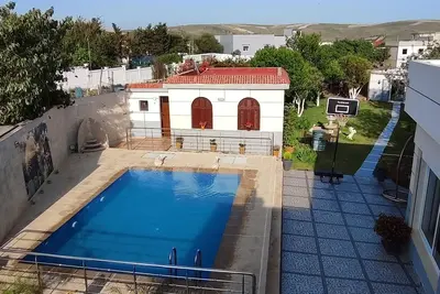 Image de Villa Naima Larache Avec Piscine, située dans endroit calme proche de la plage.