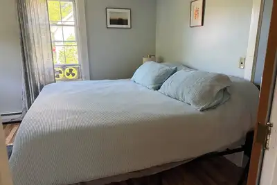 Image de Charming, family-friendly 3-bedroom house in the smallest Capitol City.