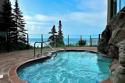 Image de Newly Listed Lake Superior Condo~Resort Setting